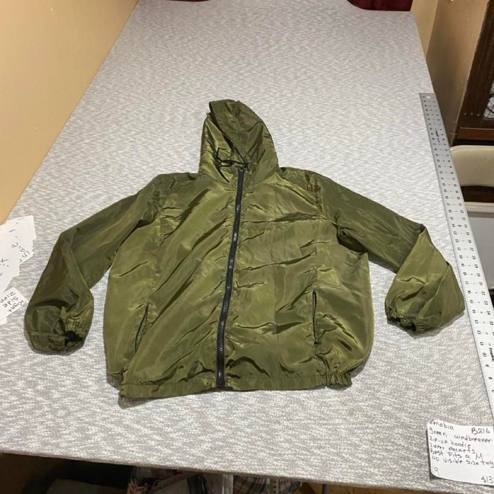 Zenobia Green windbreaker jacket with hood full zip best fits à size M. SKU-B216